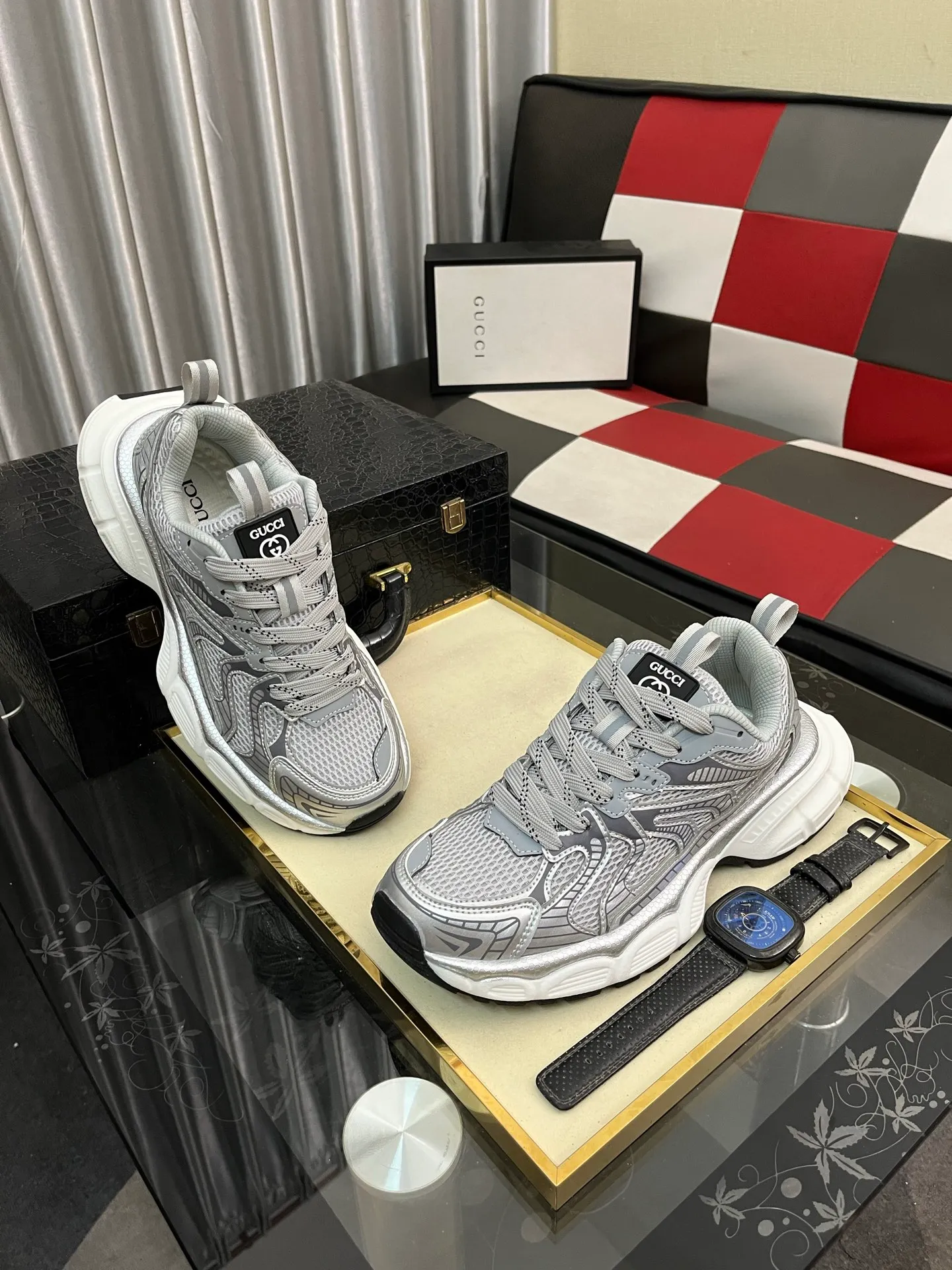 Men's shoes 💰480⌚️⌚️ Gucci •Gucci original quality. ~ Unique modern style sneakers. 🏃A must-have casual shoe for trendy men😍😍 Original brand imported from Italy, imported original leather, sheep lining (refuses to discolor and grind feet) Sole: Original sole specially provided by the original factory, French lazy style design ⚠️Fit the foot. Original quality code number: 38-442️⃣Colors available